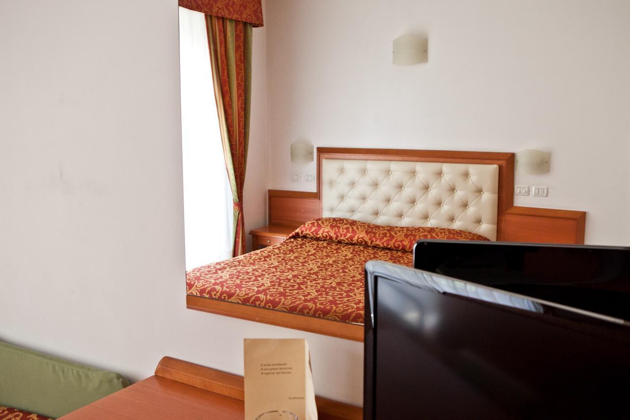 Triple Room,605435700:JPEG